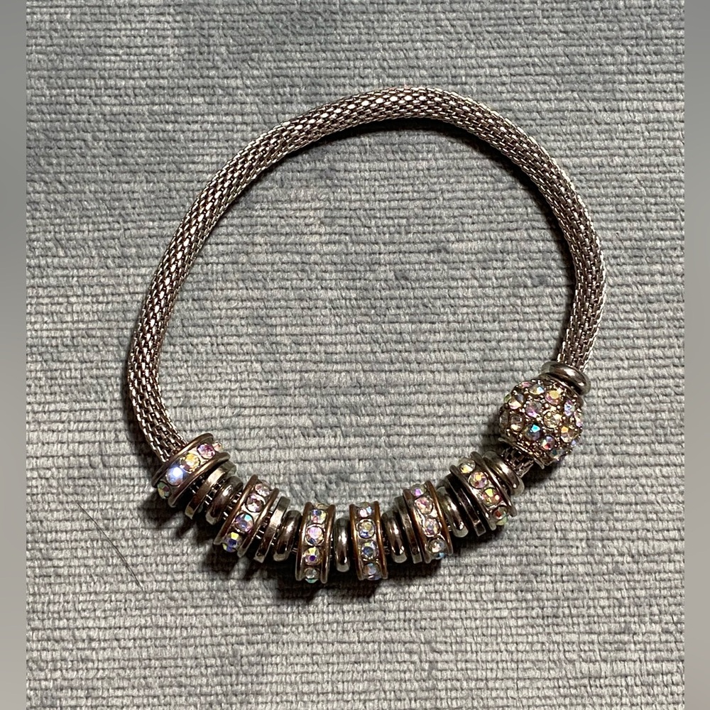 Macy’s mesh stretch bracelet with silver tone, rhinestones, floating beads EUC